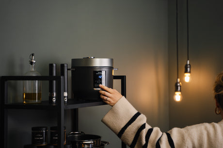 Vellutata di carote con gli utensili da cucina di ONYX Cookware