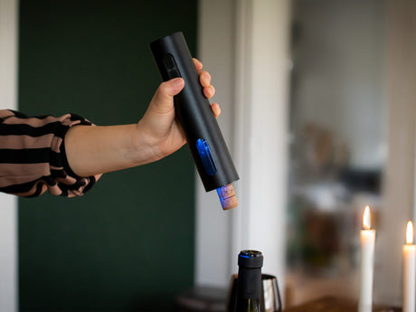 Aprire il vino facilmente con il cavatappi elettrico di ONYX Cookware