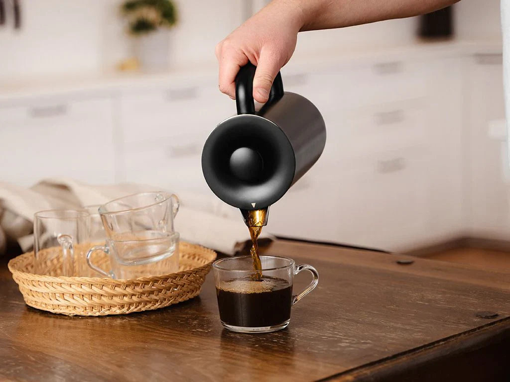 Crea il momento caffè perfetto con la caffettiera a stantuffo ONYX Cookware