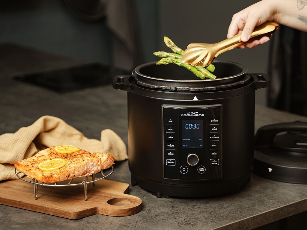 11-IN-1 MULTI COOKER - 4