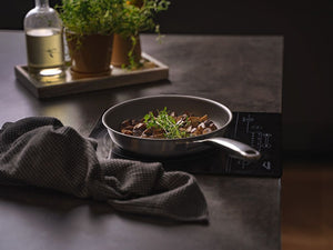 ZERO – NATURAL NON-STICK FRYING PAN 30CM - 9